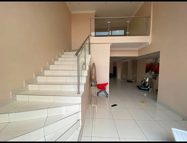 5 BEDROOM HOUSE FOR SALE IN FOURWAYS